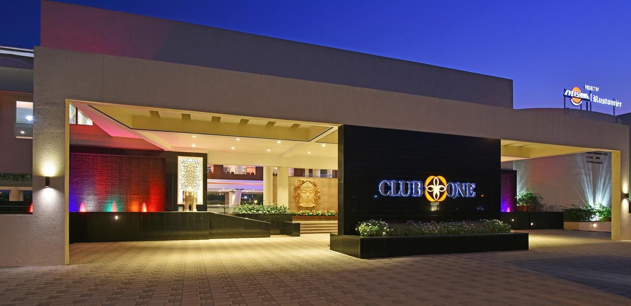 Hotel Club One Manor Exteriér fotografie